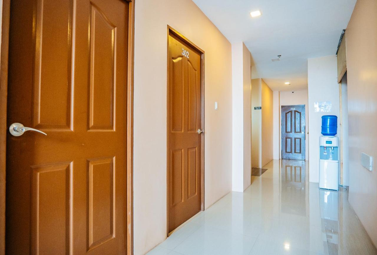 Reddoorz Plus @ Hotel Platinum Occidental Mindoro San Jose  Kültér fotó